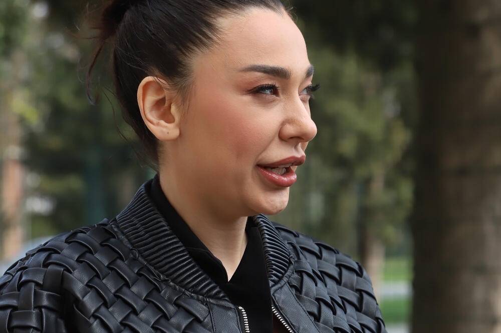 NEVIĐENE SCENE NA PRVOJ TELEVIZIJI: Ništa je nije sprečilo ovako da odbrusi starijem kolegi, DESILA SE PRAVA DRAMA