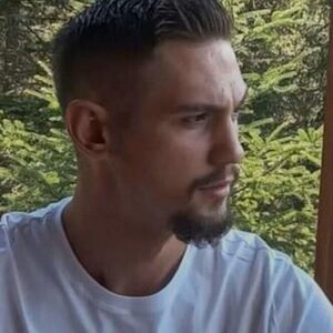 Policija objavila fotografije osumnjičenog za trostruko ubistvo, traže pomoć građana: Da li ste ga videli? (FOTO)