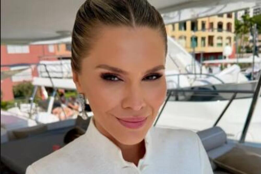 ISPLIVALO PRAVO MELININO LICE! Prvu bračnu noć sa 70-godišnjakom IMALA NA JAHTI, SLIKE IZAŠLE U JAVNOST!