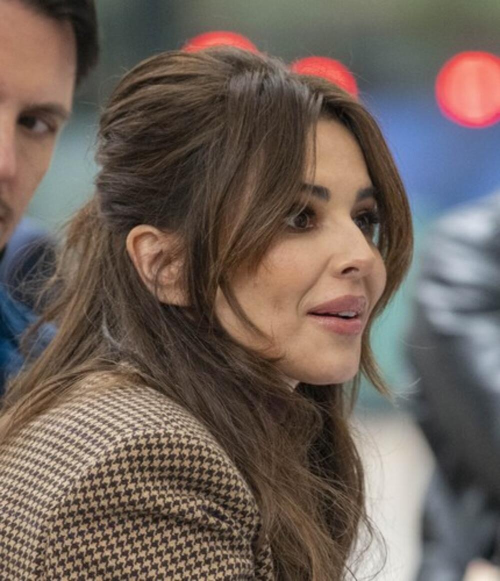 ŽIVI KAO BESKUĆNIK U ŠATORU I MOLI ZA SENDVIČ I KAFU! Brat poznate PEVAČICE više bio u ZATVORU nego kod kuće