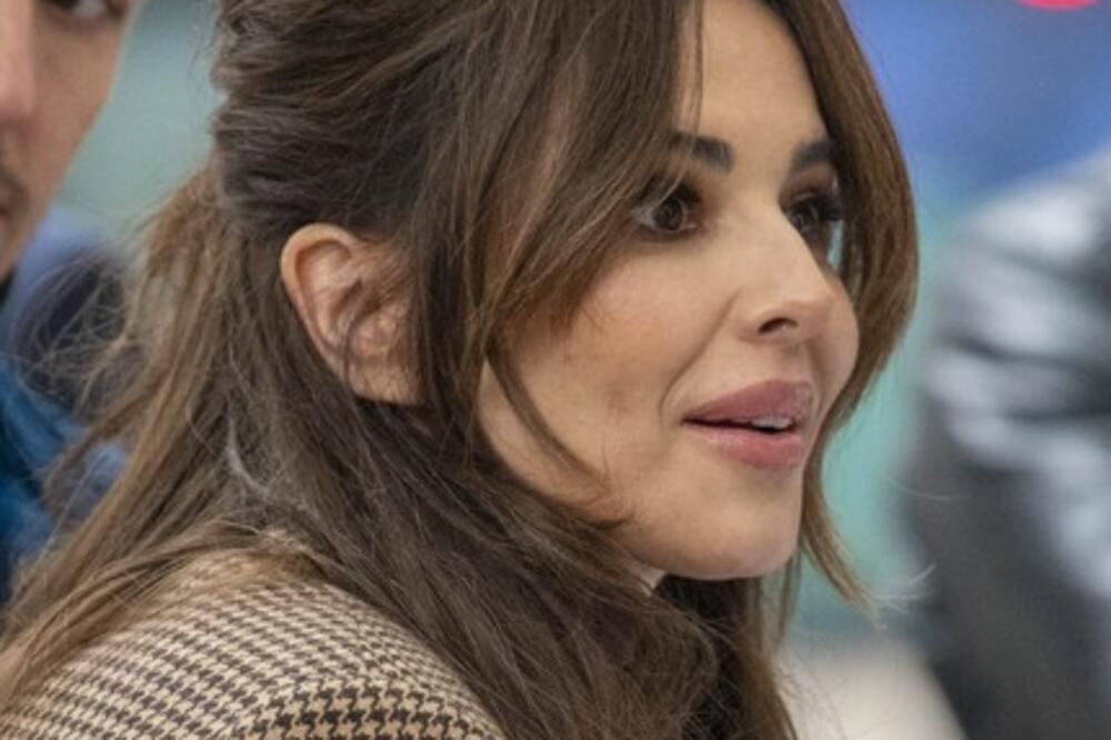 ŽIVI KAO BESKUĆNIK U ŠATORU I MOLI ZA SENDVIČ I KAFU! Brat poznate PEVAČICE više bio u ZATVORU nego kod kuće