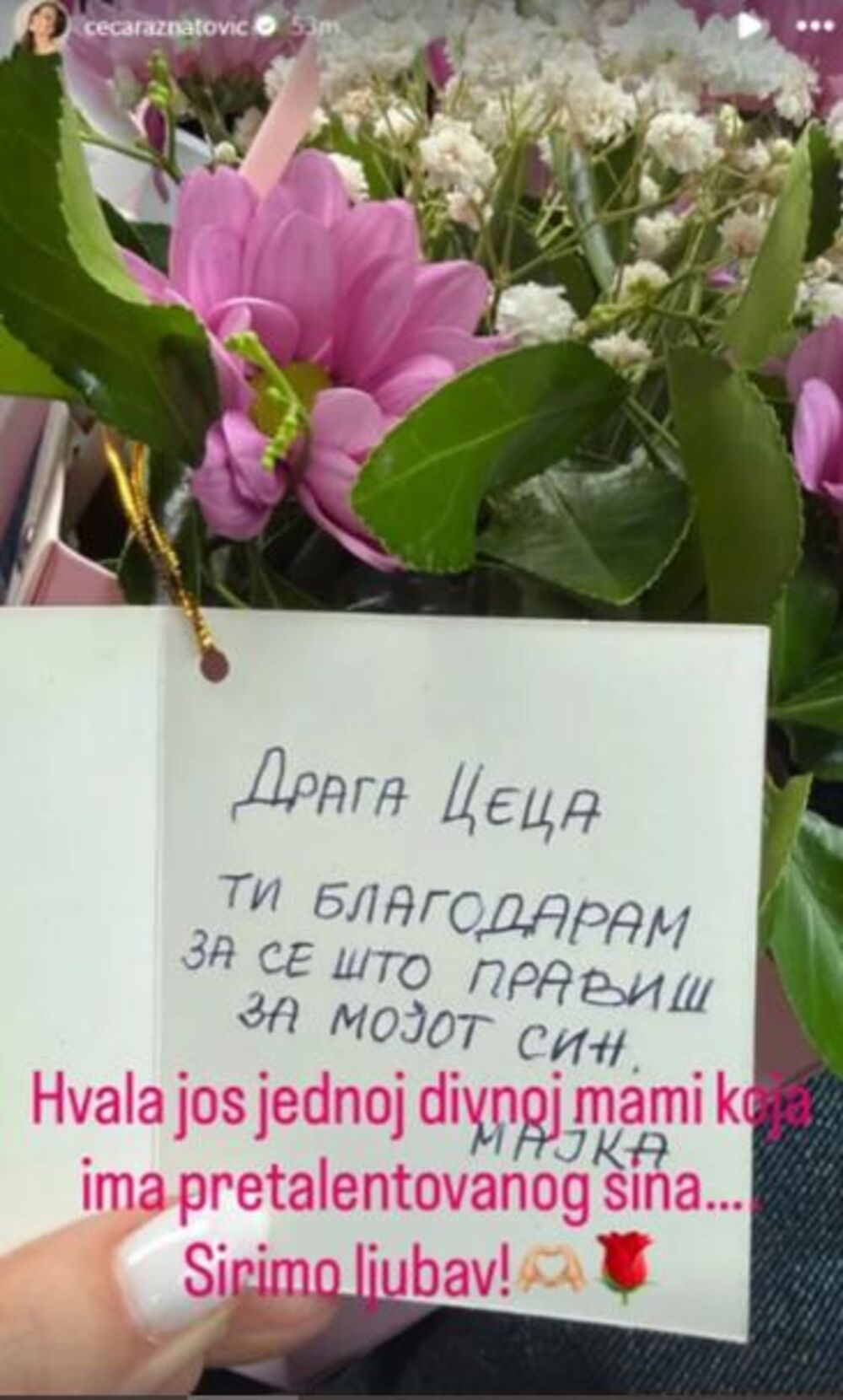 Ceca dobila buket sa porukom