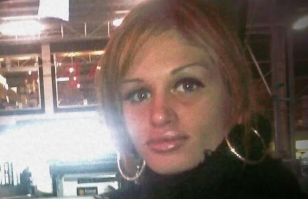 DEVOJKA TRČALA ULICOM, MOLILA ZA POMOĆ, PA UBIJENA BRUTALNO: U blizini pronađeno 11 tela, policija ZENEMELA, JEZIVO