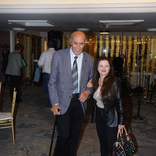 "ZNAMO DA BI MNOGI ŽELELI OVAKO" U mladosti ga žene obožavale, a sad ga ljubi 41 godinu mlađa koleginica