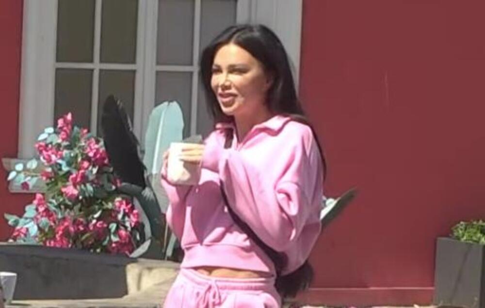 "PORED MENE JE BIO GOSPODIN, SAD GA GLEDAMO KAO KERA" Stanija likuje nad onim što Asmin proživljava, ne štedi ga