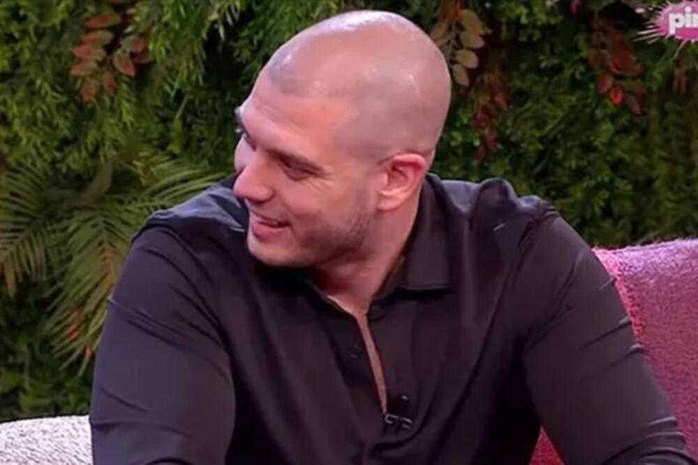 ČIME SE SADA BAVI ČOVEK KOJI SE POMIRIO SA MITROVIĆIMA? Pojavio se na Pinku i sve zatekao - PRIZNANJE odjeknulo