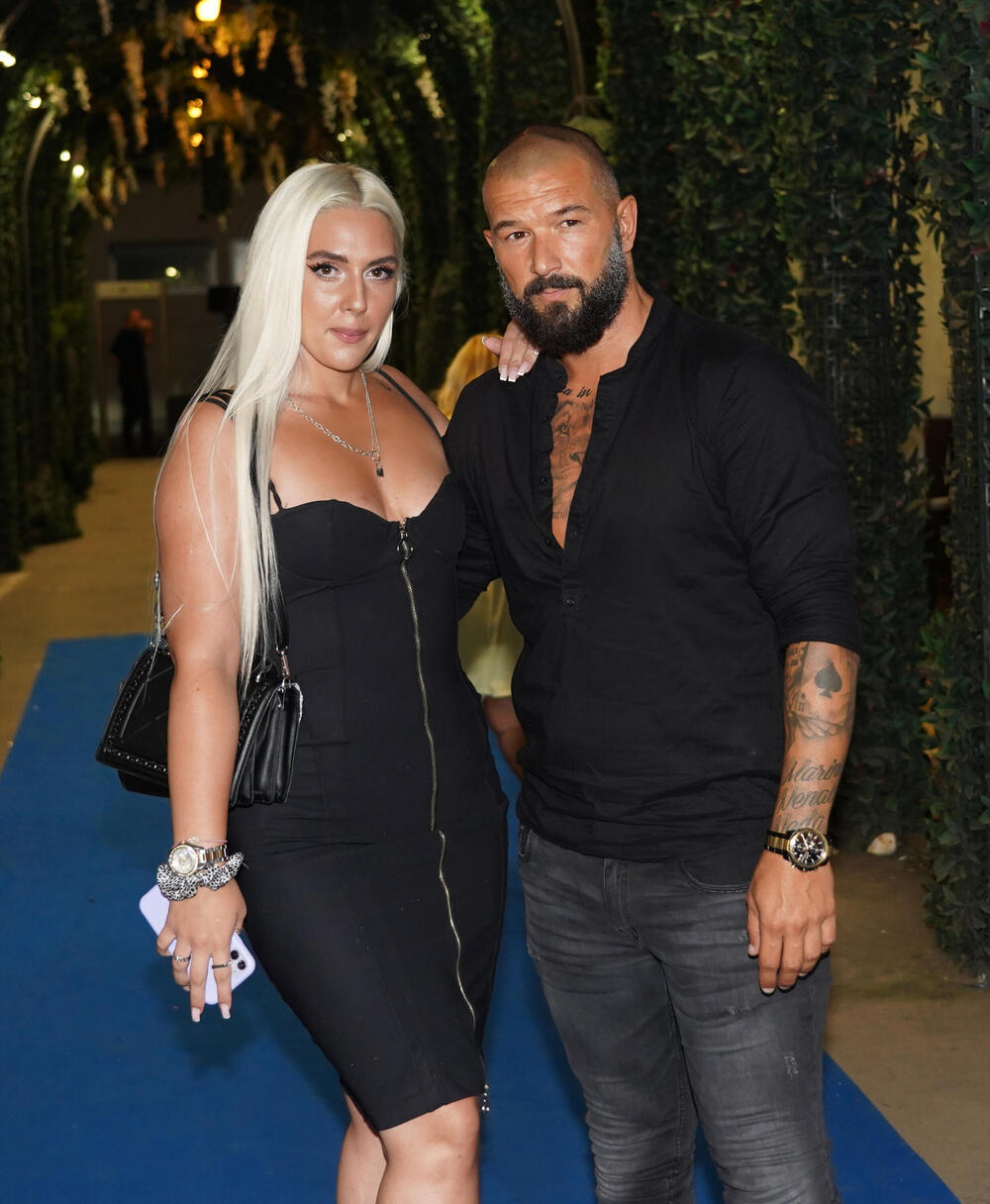 "IMA NOVOG MUŠKARCA": Oglasio se Lakić nakon RASKIDA 8-GODIŠNJE VEZE! Evo šta se dešavalo pred detetom