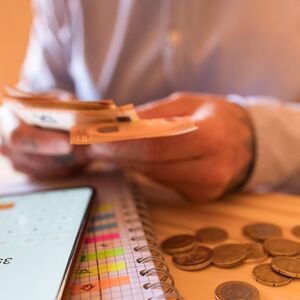 IZA BRDA SE KUVA HAOS! Preti nam UBITAČNA FINANSIJSKA OLUJA, ovo je ZNAK!