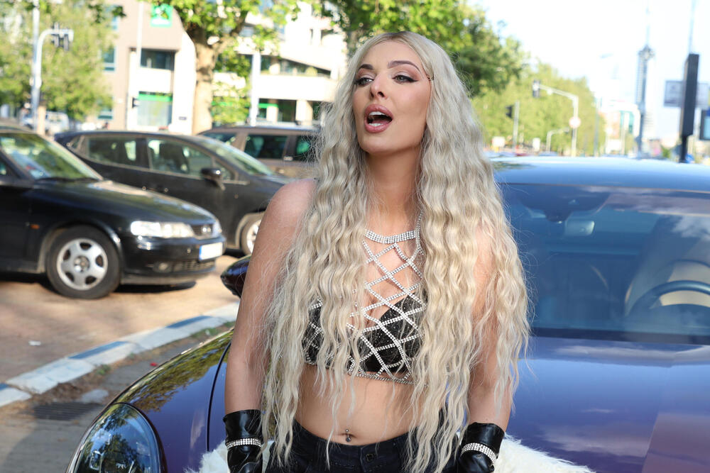 ISPLIVAO INTIMNI SNIMAK ZBOG KOG PADAJU VILICE: Plavuša se hitno oglasila!"To sam radila s verenikom, ne za novac"