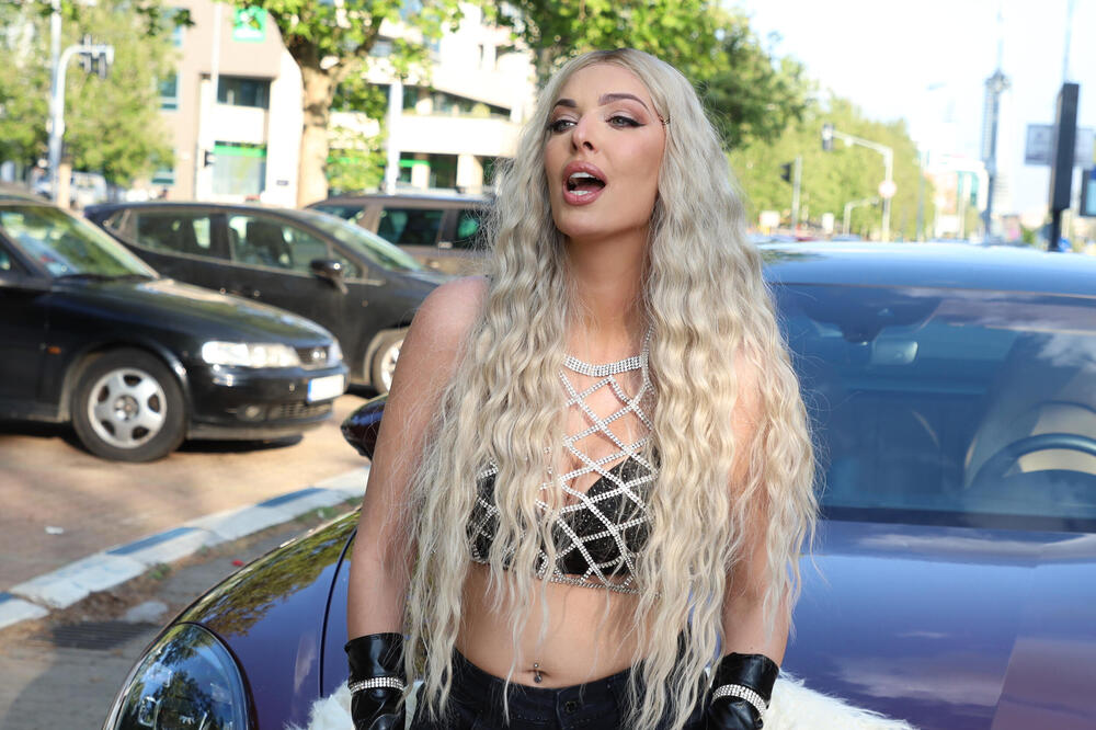 ISPLIVAO INTIMNI SNIMAK ZBOG KOG PADAJU VILICE: Plavuša se hitno oglasila!"To sam radila s verenikom, ne za novac"