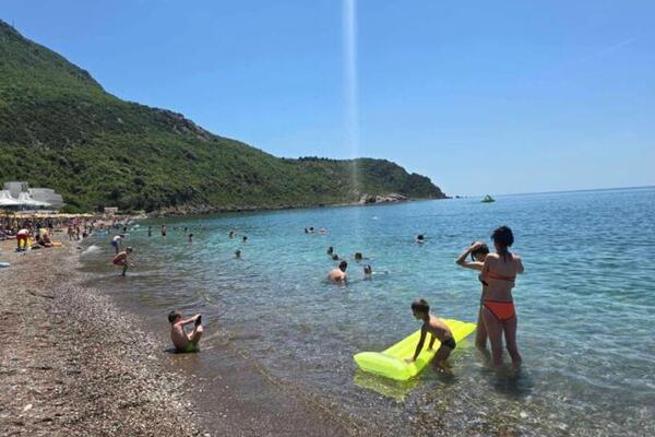 CRNOGORCI KORISTE ŠTO NIKO NEĆE U GRČKU I NA KIPAR: Detaljan cenovnik apartmana i hotela, "DRANJE PO UŠIMA"!