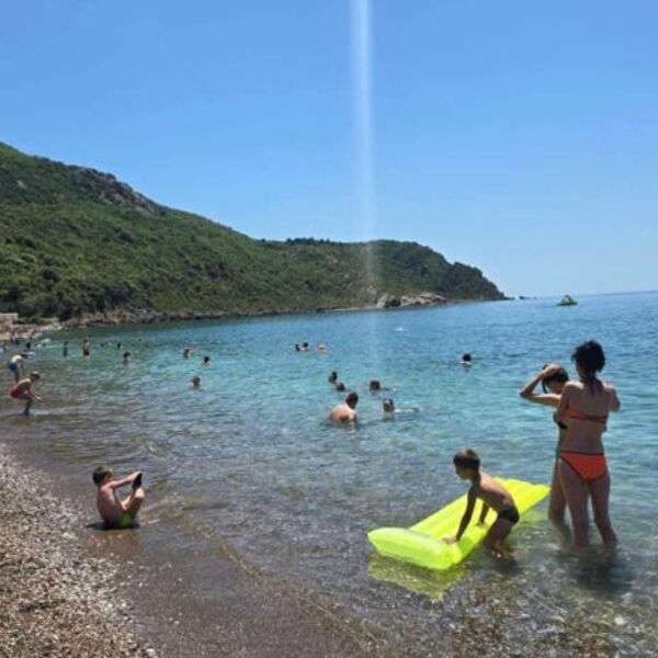 CRNOGORCI KORISTE ŠTO NIKO NEĆE U GRČKU I NA KIPAR: Detaljan cenovnik apartmana i hotela, "DRANJE PO UŠIMA"!