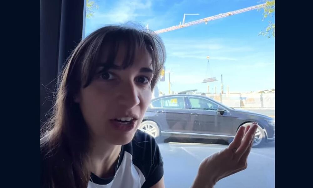 SARA JE SA DEČKOM 1. PUT OTIŠLA NA MORE U HRVATSKU PA SE ZALEDILA: Kad je videla šta tamo rade, pala je u TRANS!