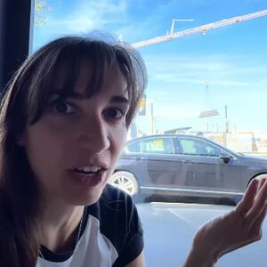 SARA JE SA DEČKOM 1. PUT OTIŠLA NA MORE U HRVATSKU PA SE ZALEDILA: Kad je videla šta tamo rade, pala je u TRANS!