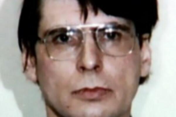 DENIS JE SERIJSKI UBICA I LOVAC NA GEJEVE, A ONO ŠTOIM JE RADIO ZGROZILO JE POLICIJU: Ispod dasaka pronašli GADOST!