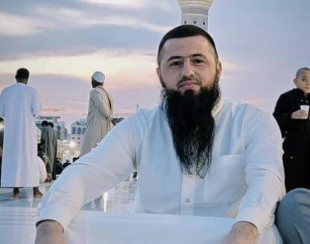 Sead iz Novog Pazara gradi kuću komšiji pravoslavcu: Primer koji pokazuje da humanost ​​​​​​​ne bira kome će pomoći