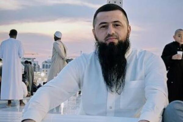 Sead iz Novog Pazara gradi kuću komšiji pravoslavcu: Primer koji pokazuje da humanost ​​​​​​​ne bira kome će pomoći