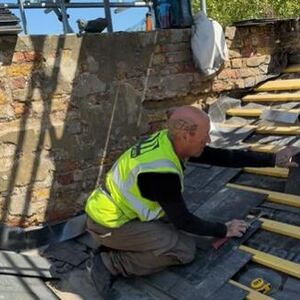 "NEMAM NI SVOJU KUĆU": Bio u popularnom bendu a danas radi kao TESAR! "Prijatelji mi dolaze u PORŠEU, ja u KOMBIJU"