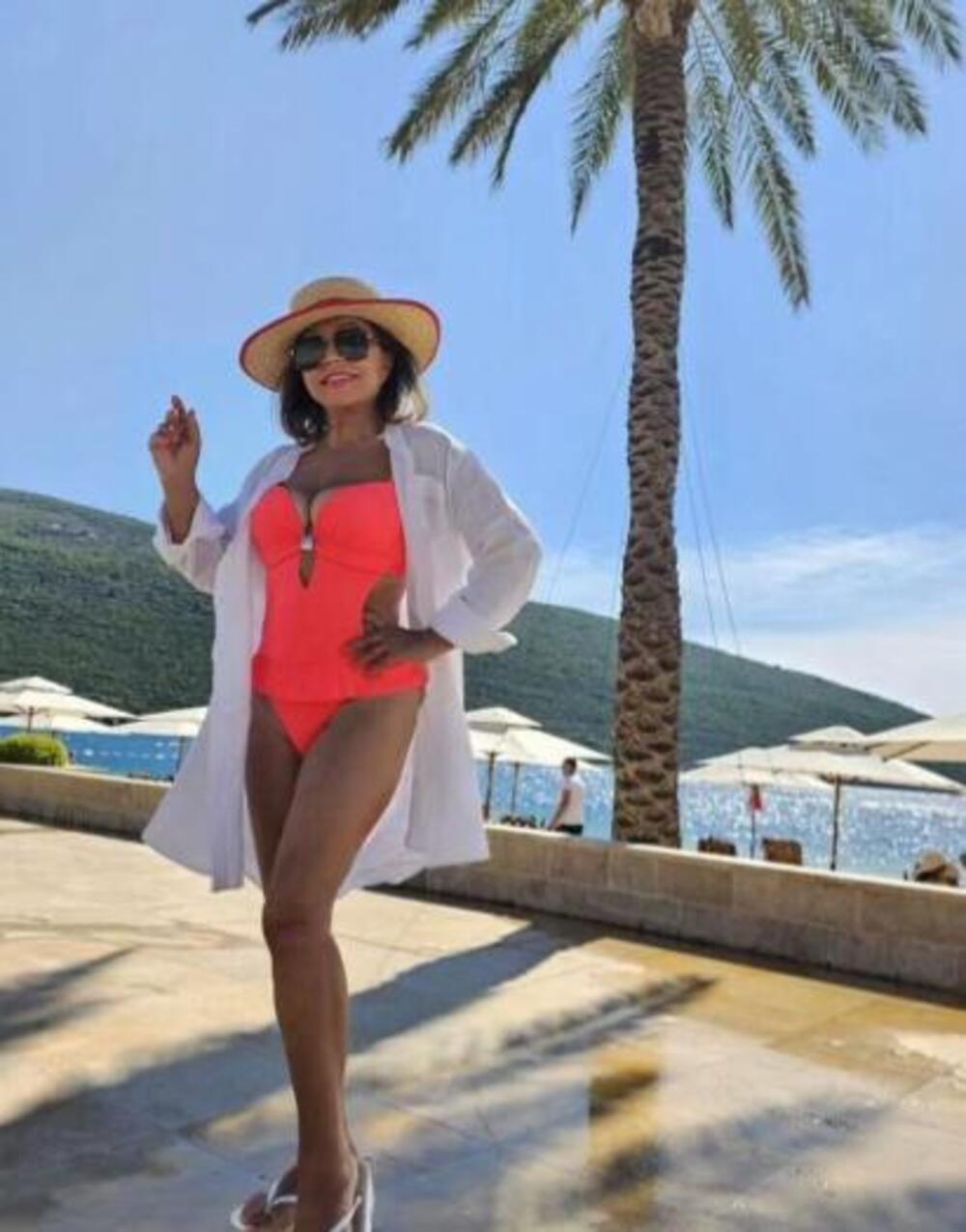"PONAŠALA SE KAO ZVEZDA, NIJE ŽELELA SA DRUGIM RODITELJIMA...": Folkerka se zamerila KOMŠIJAMA! Oni razvezali jezik