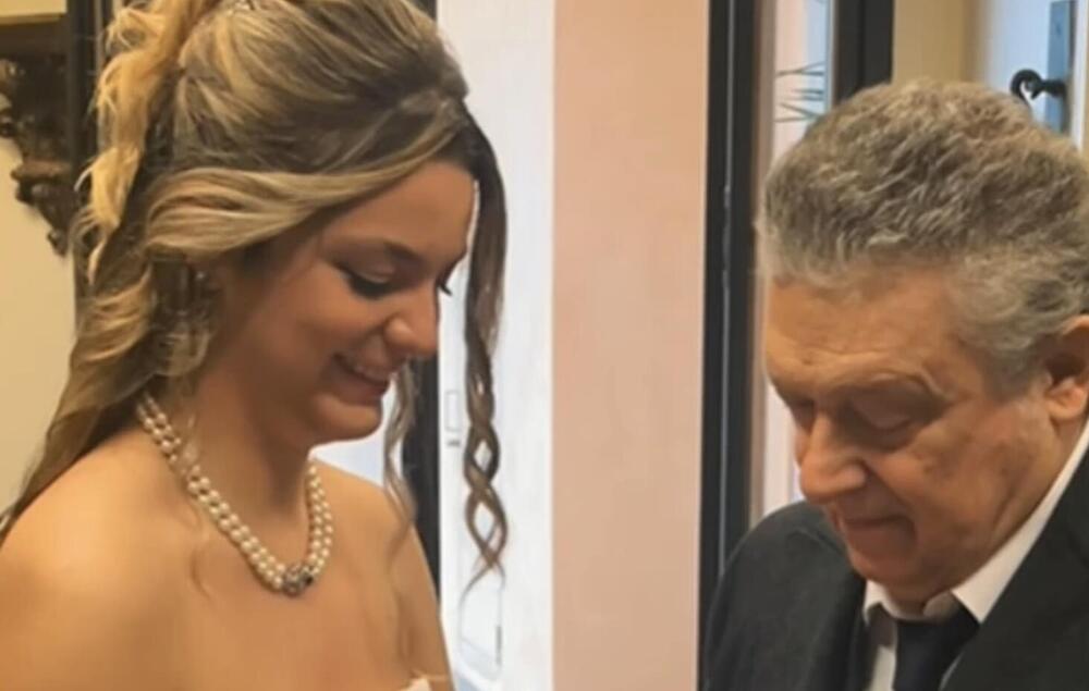 OVA STUDENTKINJA SE UDALA ZA PROFESORA KOJI JE OD NJE STARIJI 40 GODINA: Predavao joj u SREDNJOJ, a onda...