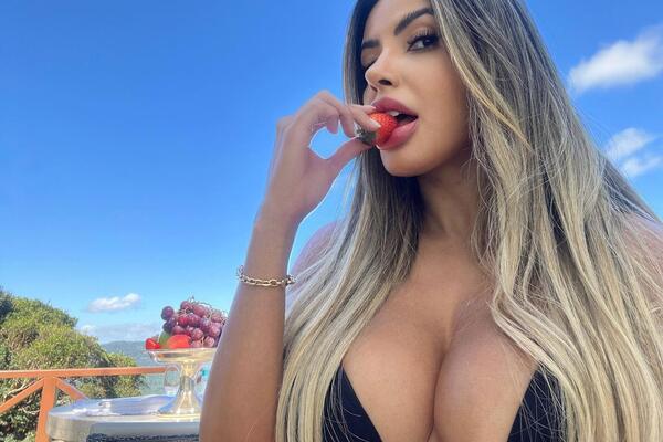 NI ROĐENA MAJKA JE NE BI PREPOZNALA! Najlepša žena sveta BI OVE SLIKE SPALILA DA MOŽE, pasoš RAZOTKRIO SVE