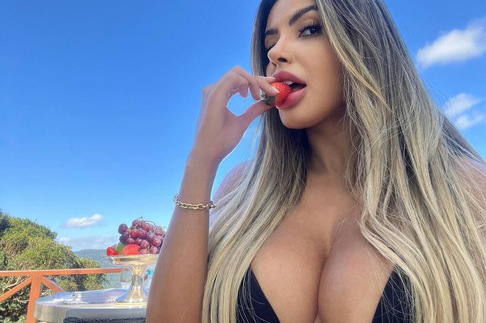 NI ROĐENA MAJKA JE NE BI PREPOZNALA! Najlepša žena sveta BI OVE SLIKE SPALILA DA MOŽE, pasoš RAZOTKRIO SVE