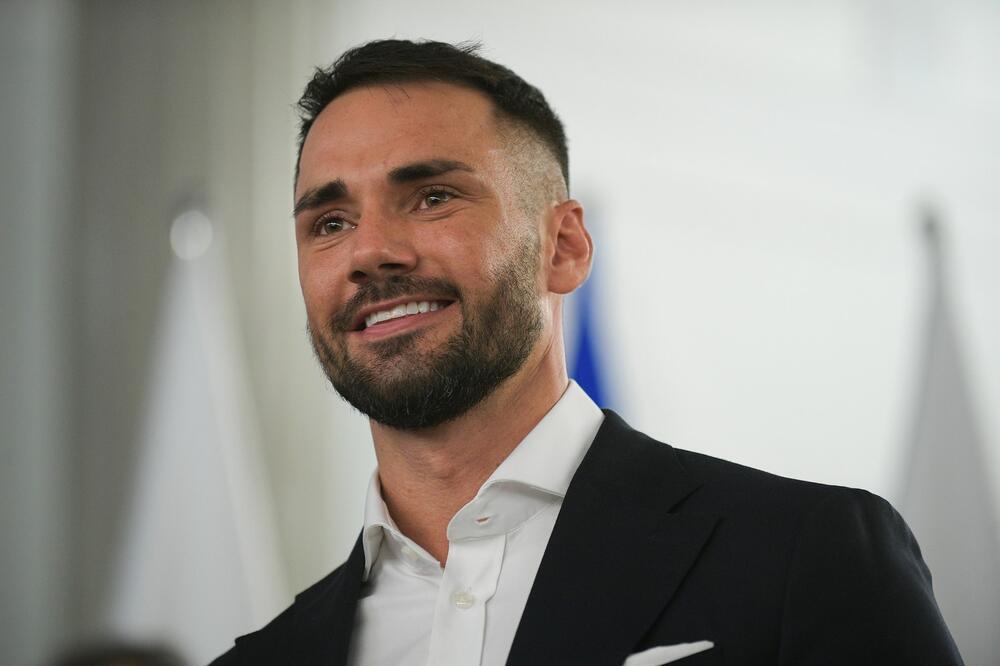 POGINUO MLADI, LEPI POLITIČAR! Pokrenute BROJNE spekulacije, policija moli za pomoć građana, ovo je STRAVIČNO!