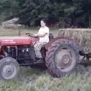 SRBI SANJALI O NJOJ, A ONA DANAS OBRAĐUJE ZEMLJU: Ljudi se krste kad vide gde živi, stvorila pravo gazdinstvo