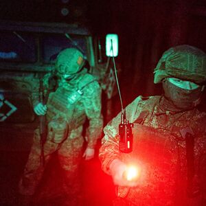 PROCURILE JEZIVE FOTOGRAFIJE UKRAJINSKIH VOJNIKA! Od prizora će vam se OKRENUTI ŽELUDAC - sama KOST I KOŽA (FOTO)