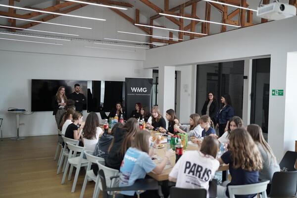 KOMPANIJA WMG (WIRELESS MEDIA GROUP) UGOSTILA DEVOJČICE U OKVIRU INICIJATIVE &bdquo;DAN DEVOJČICA IKT SEKTORU&ldquo;