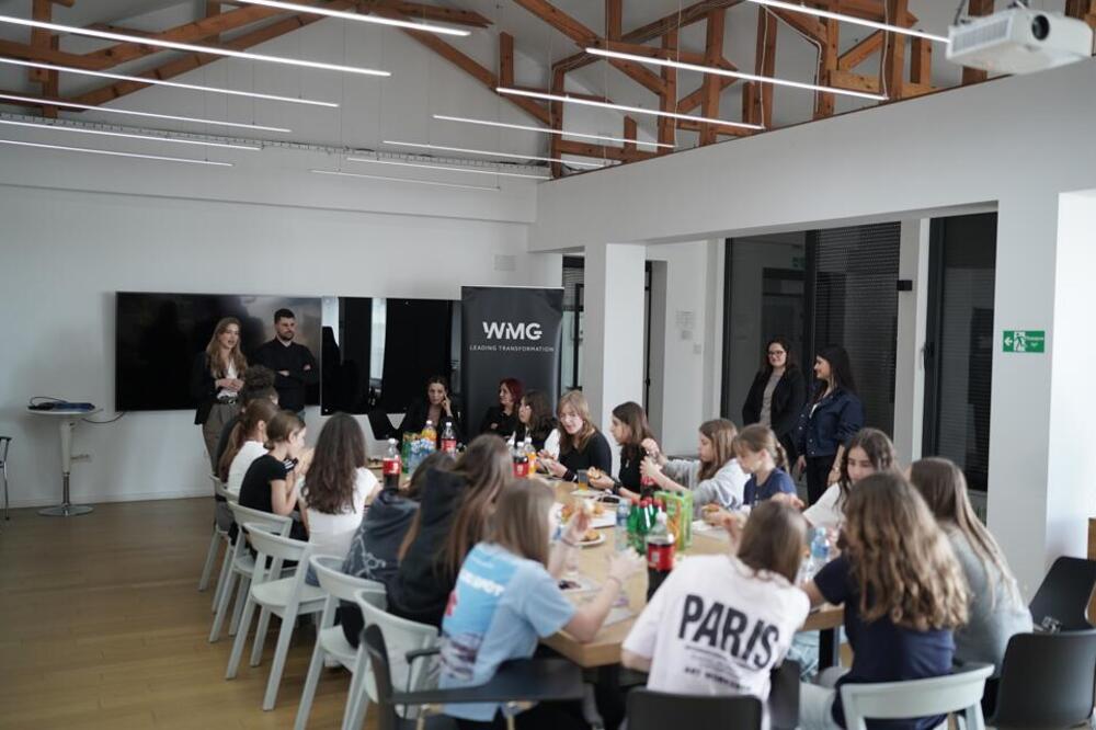 KOMPANIJA WMG (WIRELESS MEDIA GROUP) UGOSTILA DEVOJČICE U OKVIRU INICIJATIVE &bdquo;DAN DEVOJČICA IKT SEKTORU&ldquo;
