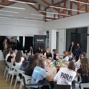 KOMPANIJA WMG (WIRELESS MEDIA GROUP) UGOSTILA DEVOJČICE U OKVIRU INICIJATIVE &bdquo;DAN DEVOJČICA IKT SEKTORU&ldquo;