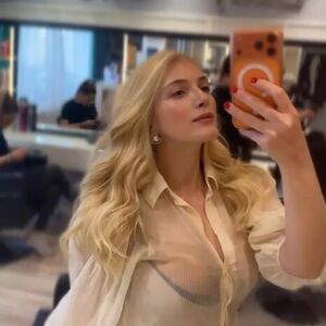 DA LI JE REALNO DA SE PORODILA PRE 2 MESECA? Obukla PROVIDNU košulju i bacila u nesvest! Žena bukvalno GRMI