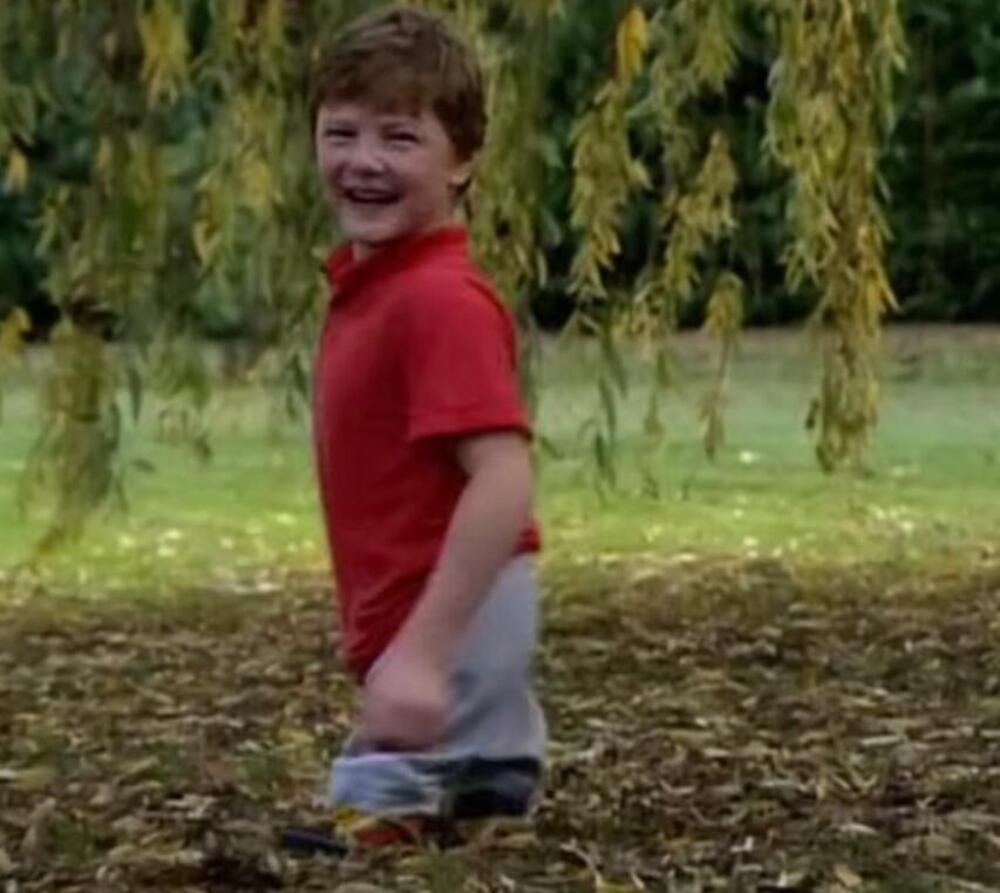 IGOR JE ROĐEN BEZ RUKE I SA TEŠKO DEFORMISANIM NOGAMA: 6 godina je bio u METALNOM KREVETU, a ovako IZGLEDA SADA