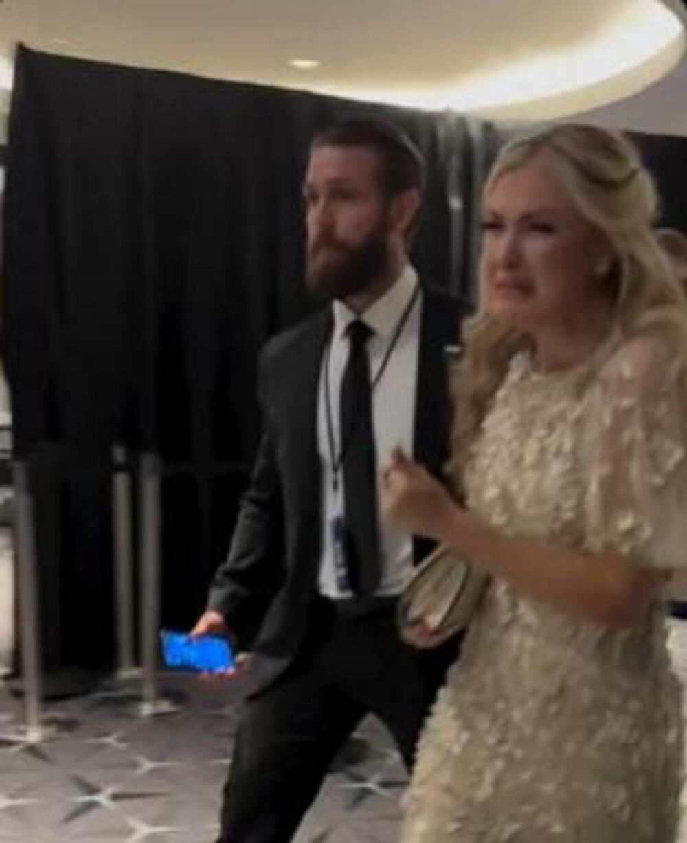 POGLEDAJTE REAKCIJU ČARLIJEVE UDOVICE NA PUCNJAVU U 