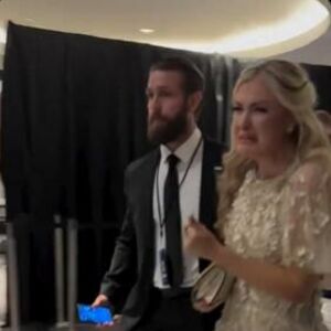 POGLEDAJTE REAKCIJU ČARLIJEVE UDOVICE NA PUCNJAVU U "HILTONU": Rida u suzama i izgovara...