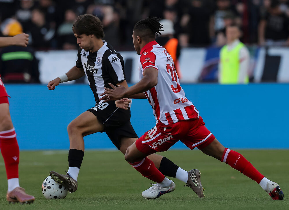 Poluvreme: Zvezda vodi golom Erakovića!