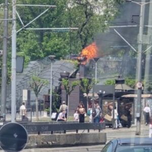 POŽAR U POZNATOM RESTORANU NA AUTOKOMANDI: Tramvaji su u obustavi