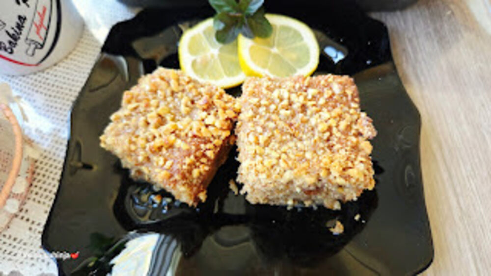 Starinski brzi kolač sa orasima i grizom: Pravi san snova, a ovo je trik kako da dobijete ovu savršenu mekoću