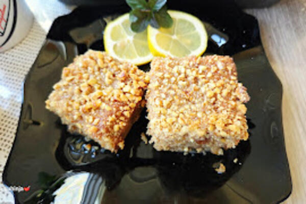 Starinski brzi kolač sa orasima i grizom: Pravi san snova, a ovo je trik kako da dobijete ovu savršenu mekoću