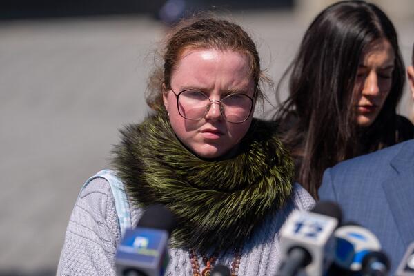 "GLEDALA SAM TV PAR METARA OD MESTA GDE IH JE MUČIO" Viktorija otkrila jezive detalje o svom ocu serijskom ubici