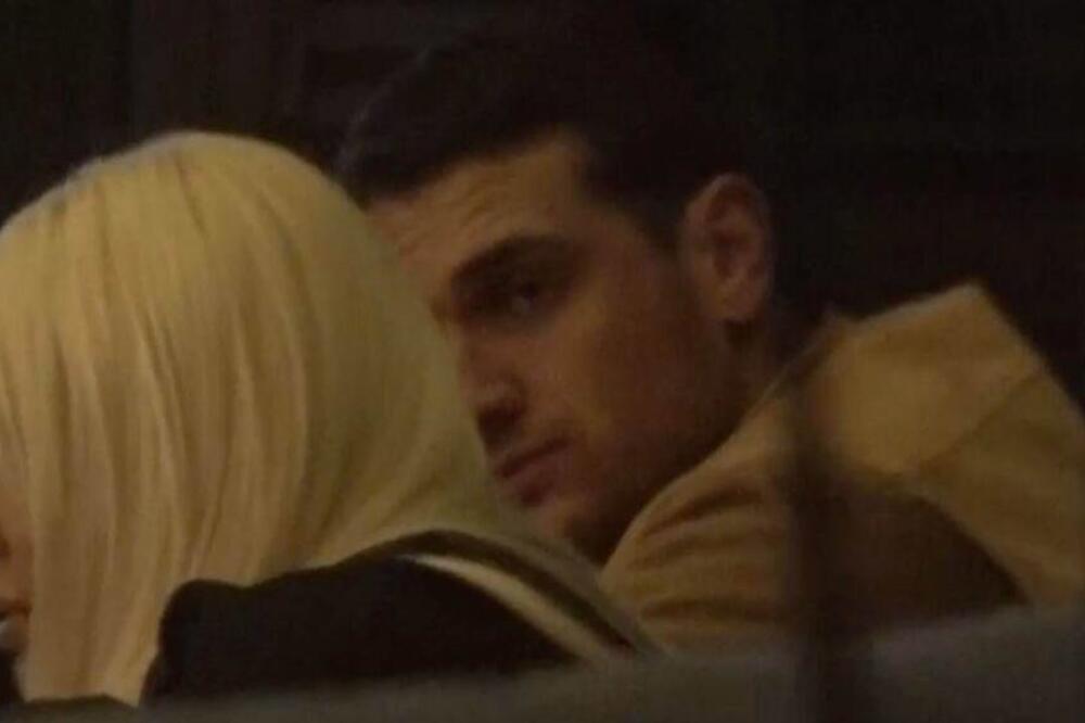 ČIM JE ČUO DARINU INTIMNU PORUKU, MENSUR JOJ SE ODMAH JAVNO OBRATIO: Imao je za nju samo 5 reči, BEZ CENZURE!