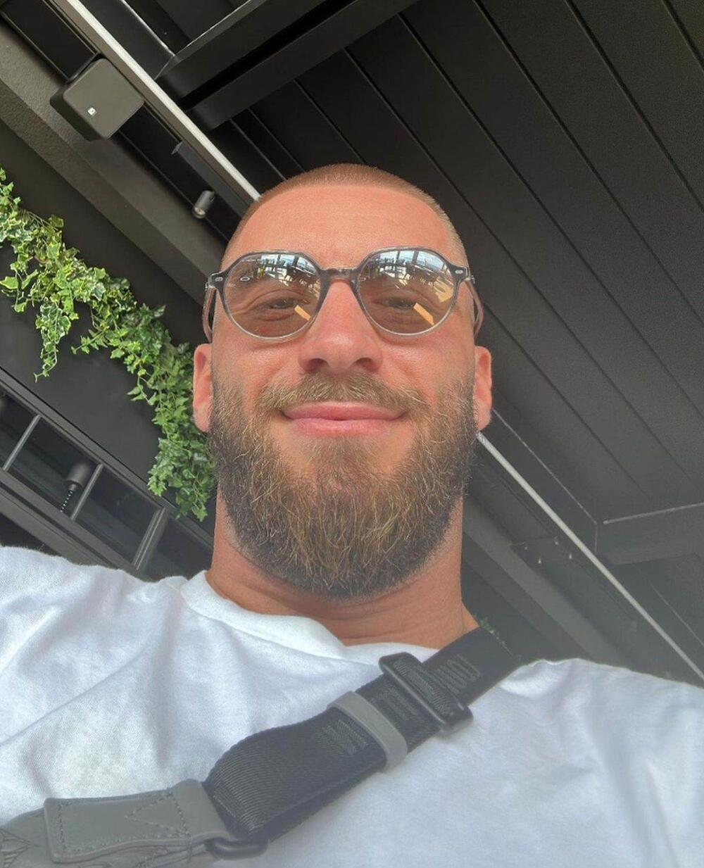 ČIM JE ČUO DARINU INTIMNU PORUKU, MENSUR JOJ SE ODMAH JAVNO OBRATIO: Imao je za nju samo 5 reči, BEZ CENZURE!