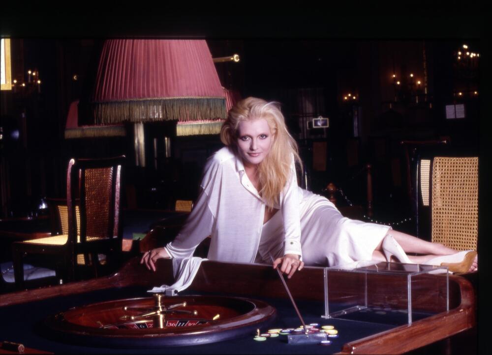 PEVAČICA BILA UDATA ZA NAJBOTAGIJEG ČOVEKA NA KOSOVU! Ostavio je zbog ljubomore, a onda je našla 22 godine mlađeg