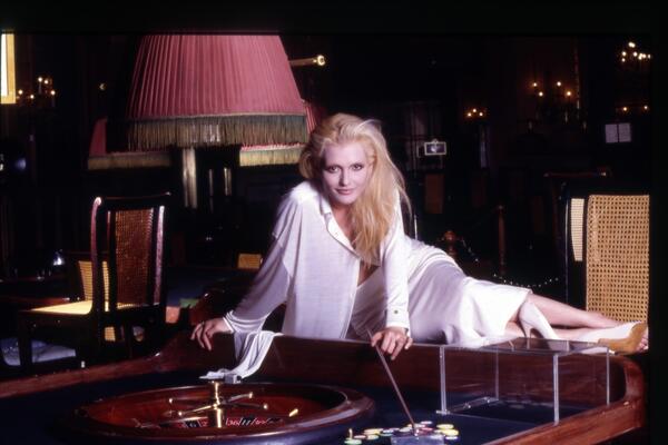 PEVAČICA BILA UDATA ZA NAJBOGATIJEG ČOVEKA NA KOSOVU! Ostavio je zbog ljubomore, a onda je našla 22 godine mlađeg