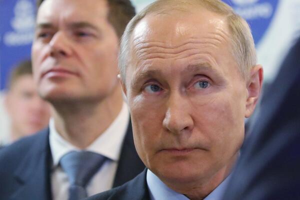 OVO JE RUSKI MOĆNIK KOJI JE "PROBIO" ORMUSKI MOREUZ! Težak je čak 37 milijardi dolara, a kad čujete čime se bavi...