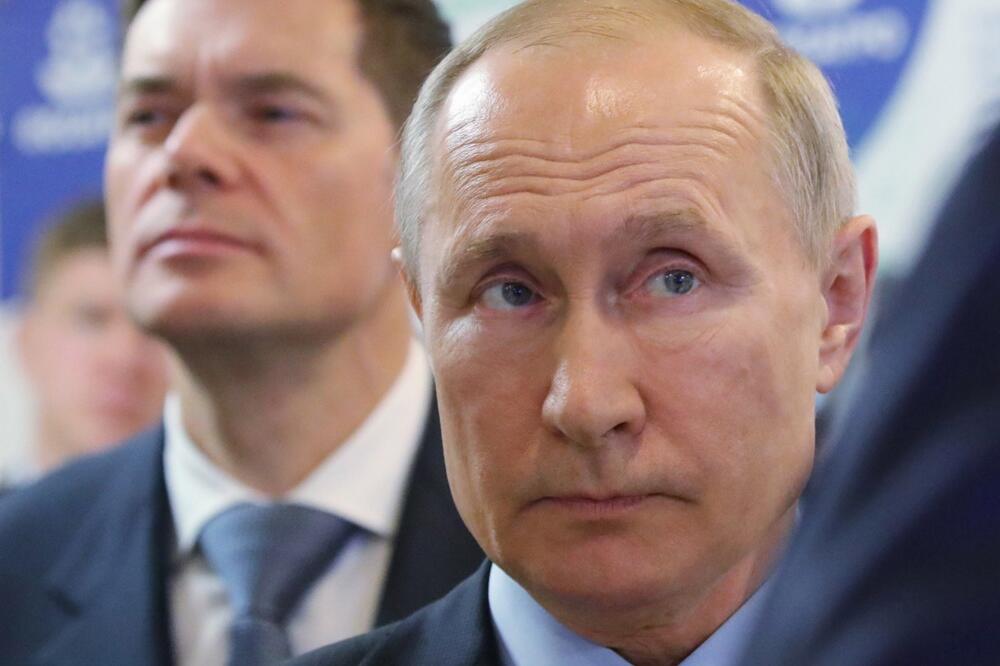 OVO JE RUSKI MOĆNIK KOJI JE "PROBIO" ORMUSKI MOREUZ! Težak je čak 37 milijardi dolara, a kad čujete čime se bavi...