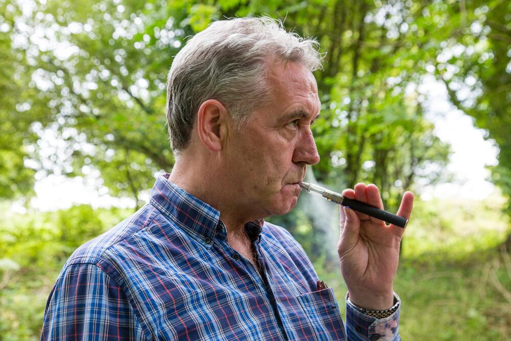 Zbog vejpa pluća "pucaju" kao kokice: Lekari dijagnostikovali novu bolest, bacite ovo u ĐUBRE dok nije kasno!