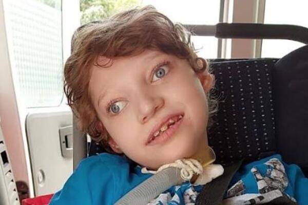 Lazar boluje od cerebralne paralize i epilepsije - svi smo mu potrebni: Pomozimo mu da ima srećan i zdrav život
