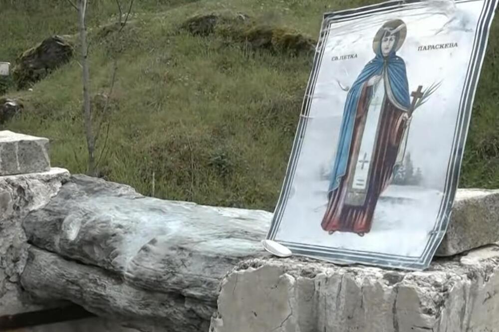 DA LI STE ČULI ZA "NIŠKI OSTROG"? Vernici prolaze kroz njega i tvrde da se DEŠAVAJU ČUDESNE STVARI (FOTO)